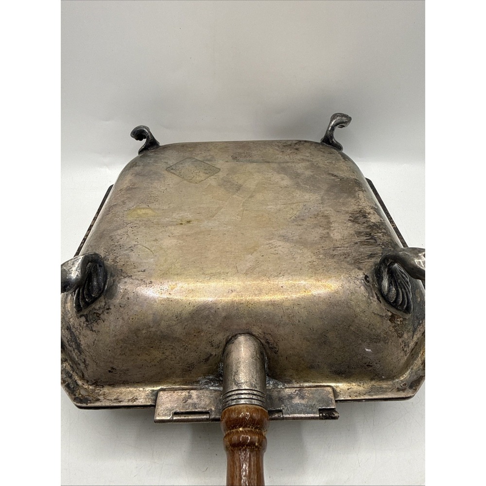 Ornate Claw Foot Silent Butler Crumb Catcher Wood Handle 1883 FB Rogers Vintage - Picture 7 of 10